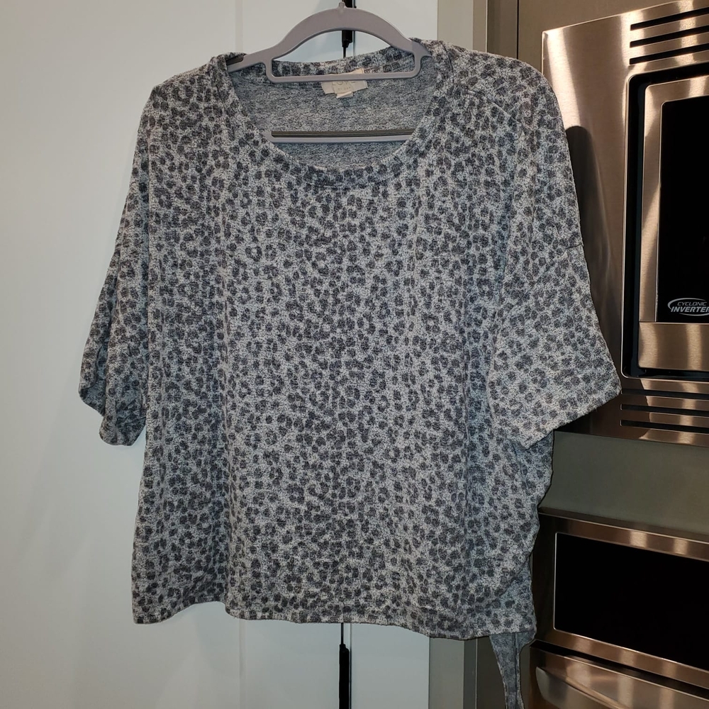 Love By GAP Leopard Print Short Sleeve Top